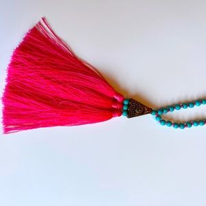 Necklace in turquoise and magenta